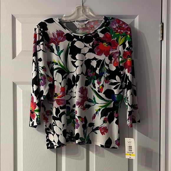 TanJay Tops - TanJay Black and White Floral Long Sleeve Top